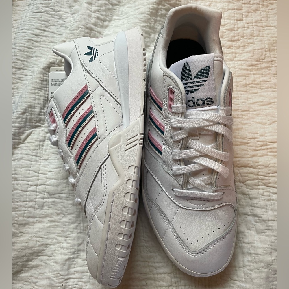 NWT Adidas A.R. Trainer sneakers